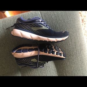 Brooks Ghost 12 Running Shoes - Size 6